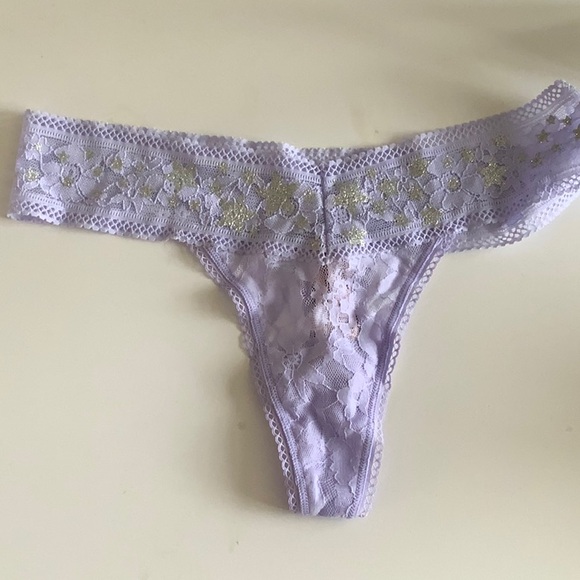 NWT VICTORIA’S SECRET LAVENDER THONG PANTIES W/STAR DETAIL - Picture 3 of 4